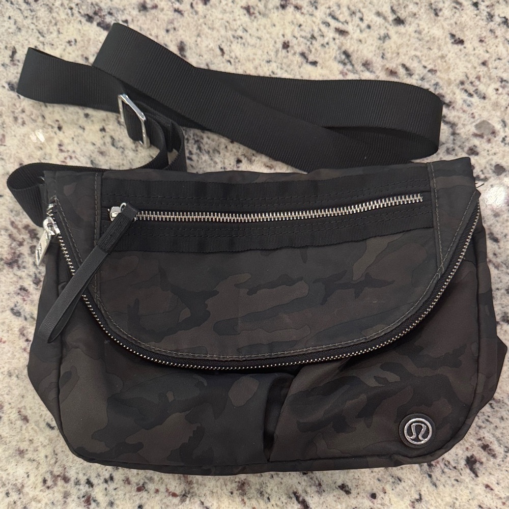 lululemon Black and Olive Camouflage All Night Festival Bag